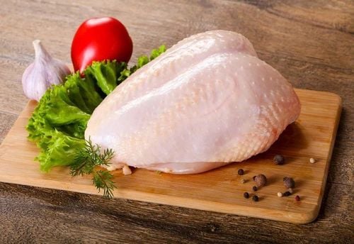 Is it safe to eat chicken with an open wound?