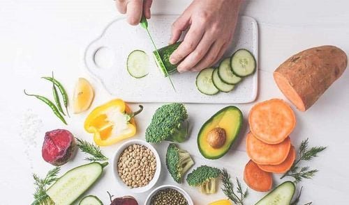 Beneficial foods for oily, acne-prone skin