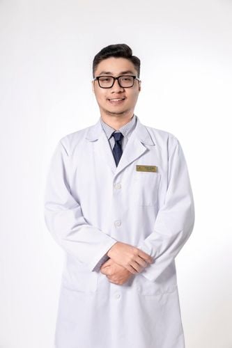 Bác sĩ   Lê Hưng