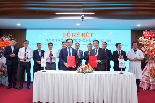 Vinmec Central Park International General Hospital signs professional support cooperation agreement with Hung Vuong Gia Lai Hospital